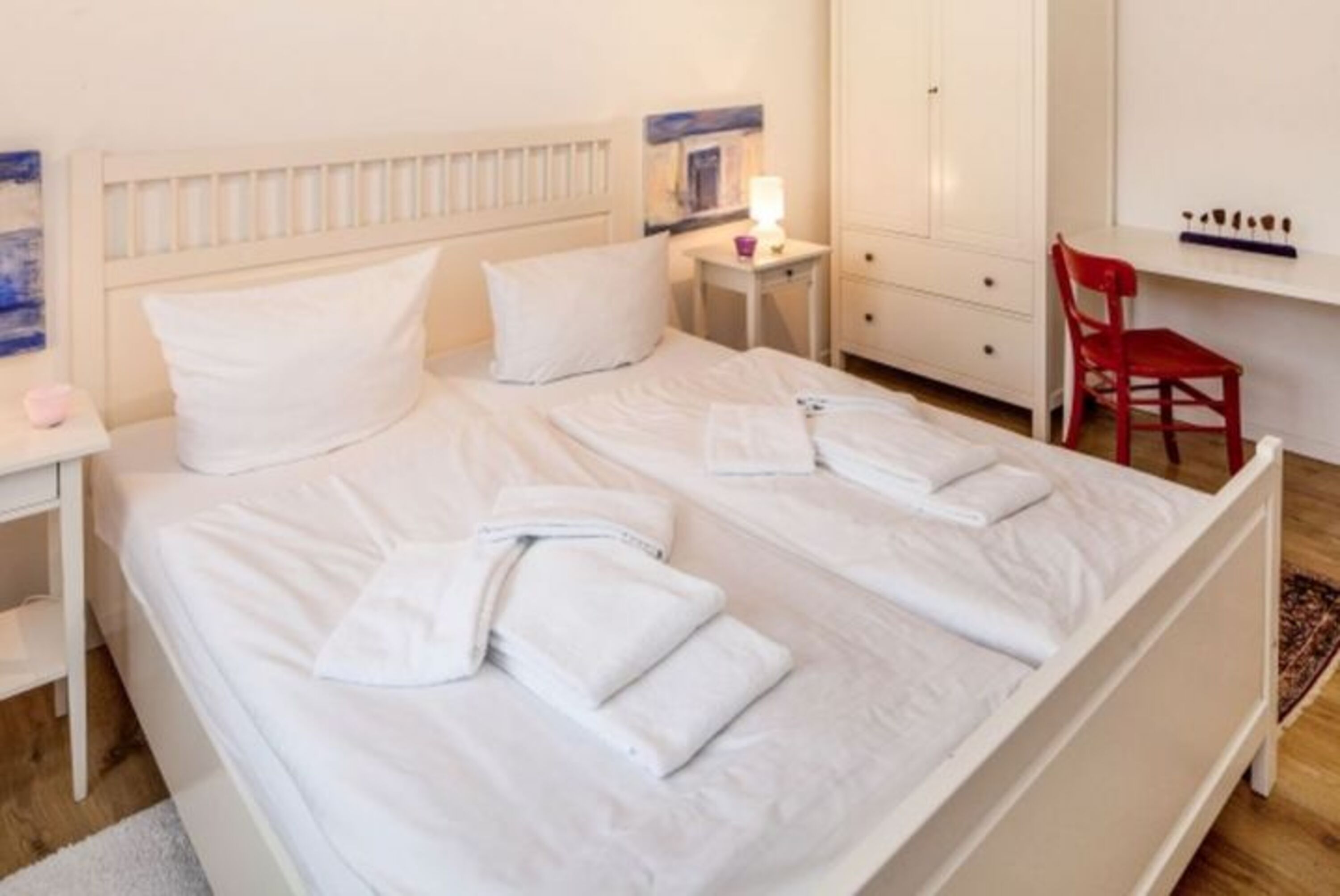 Schlafzimmer 1