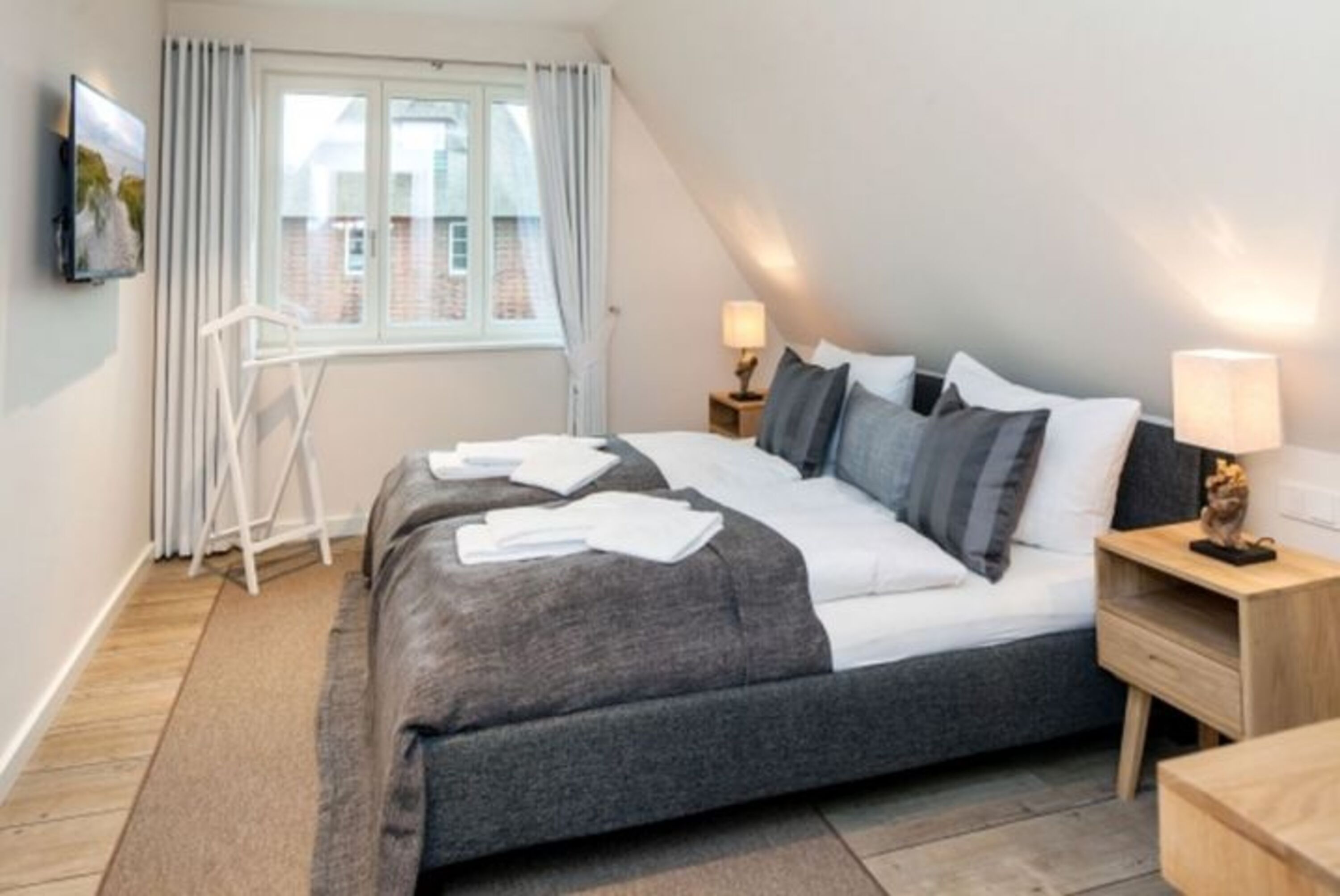 Schlafzimmer 1