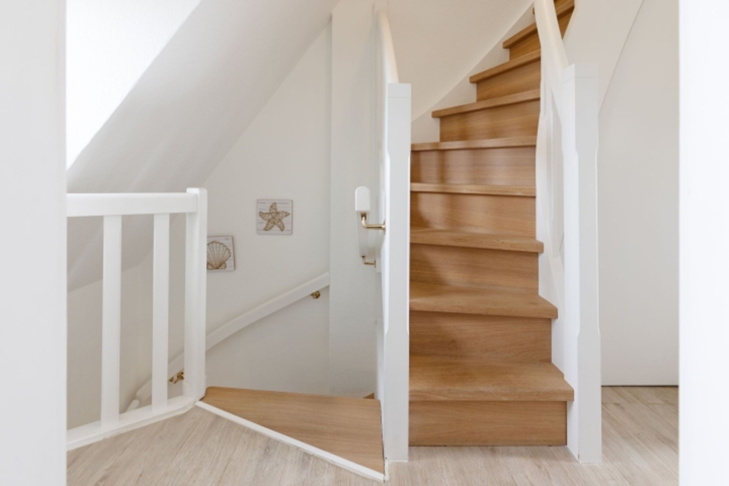Flur und Treppe