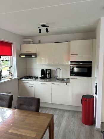 Küche mit Backofen/Mikrowelle