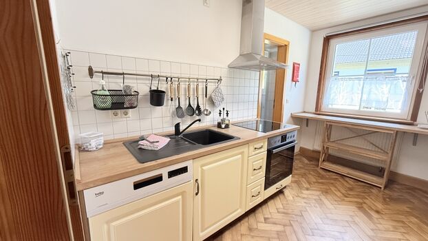 große top ausgestattete Küche