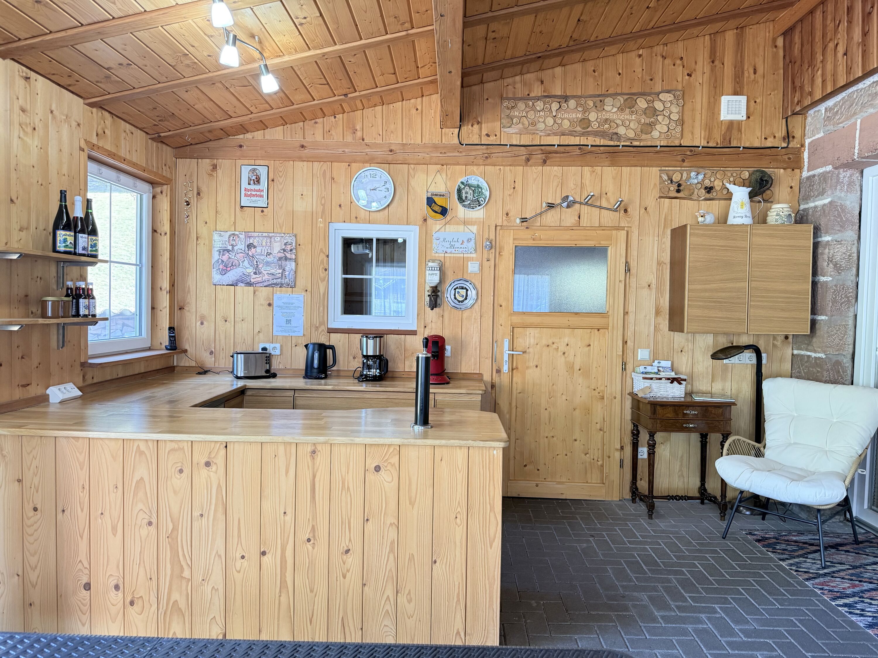 Tee-Kaffeebar mit Sommerküche