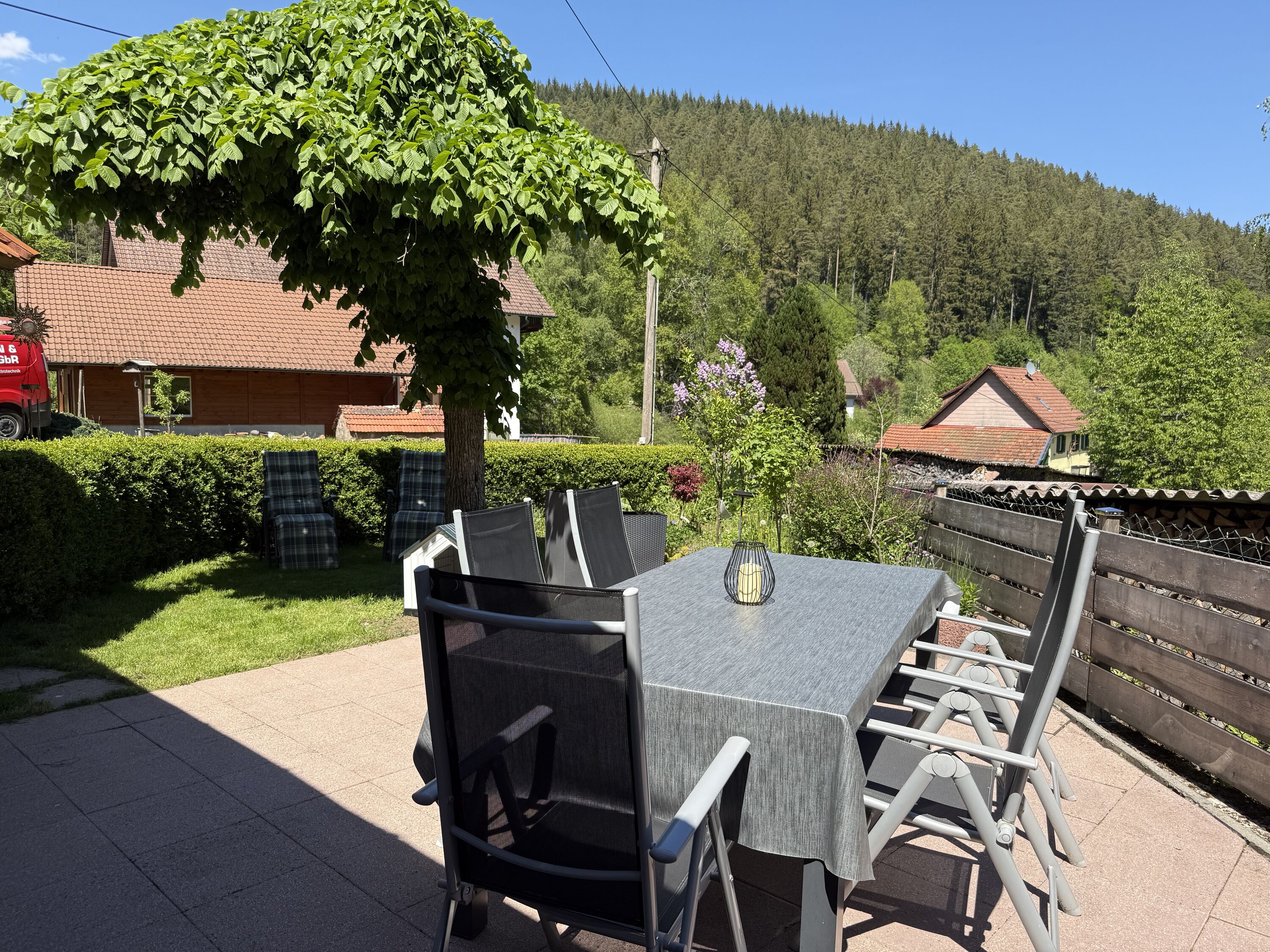 Geselligkeits Garten mit Spielplatz