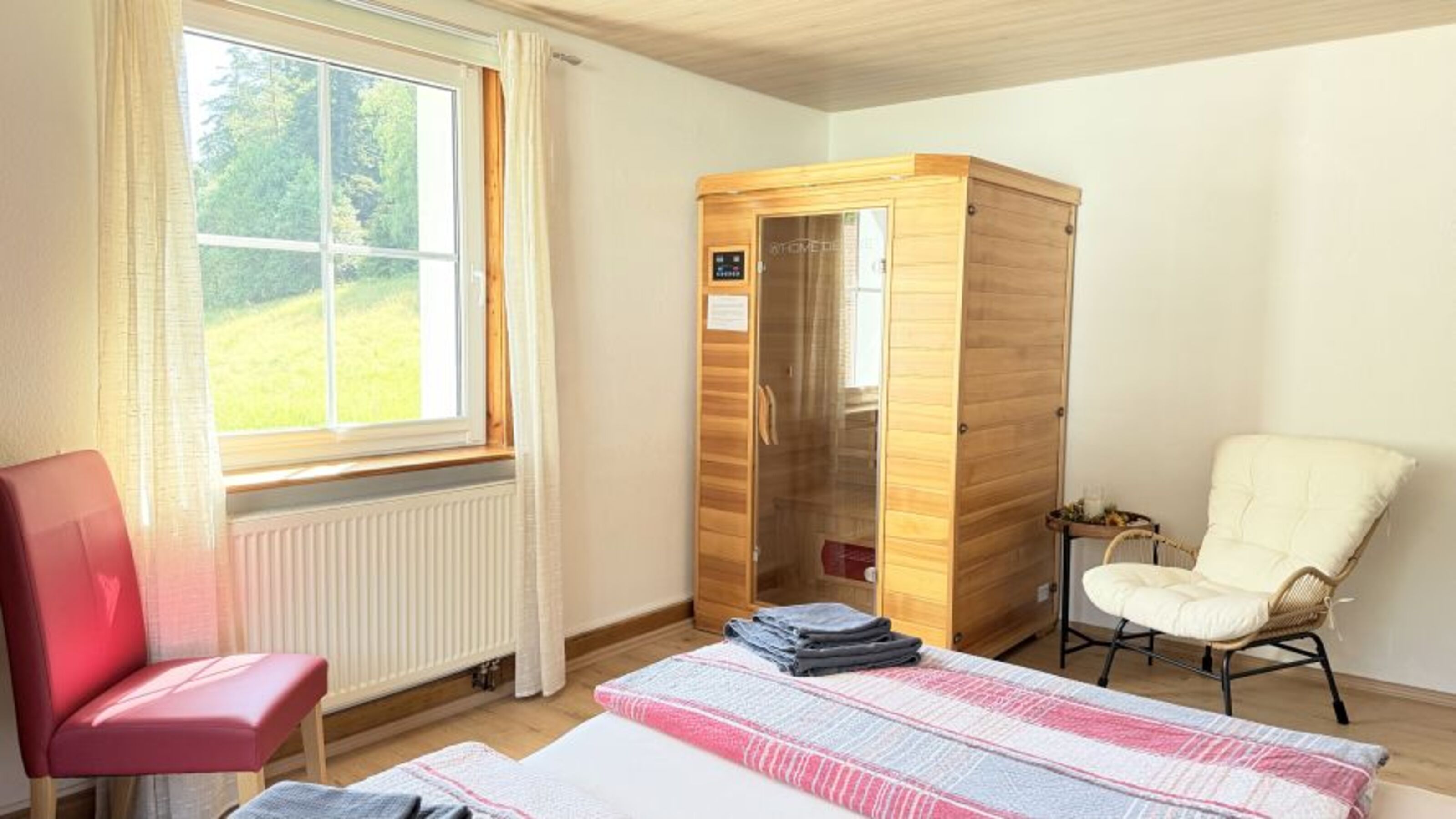 Schlafzimmer mit Infrarotsauna