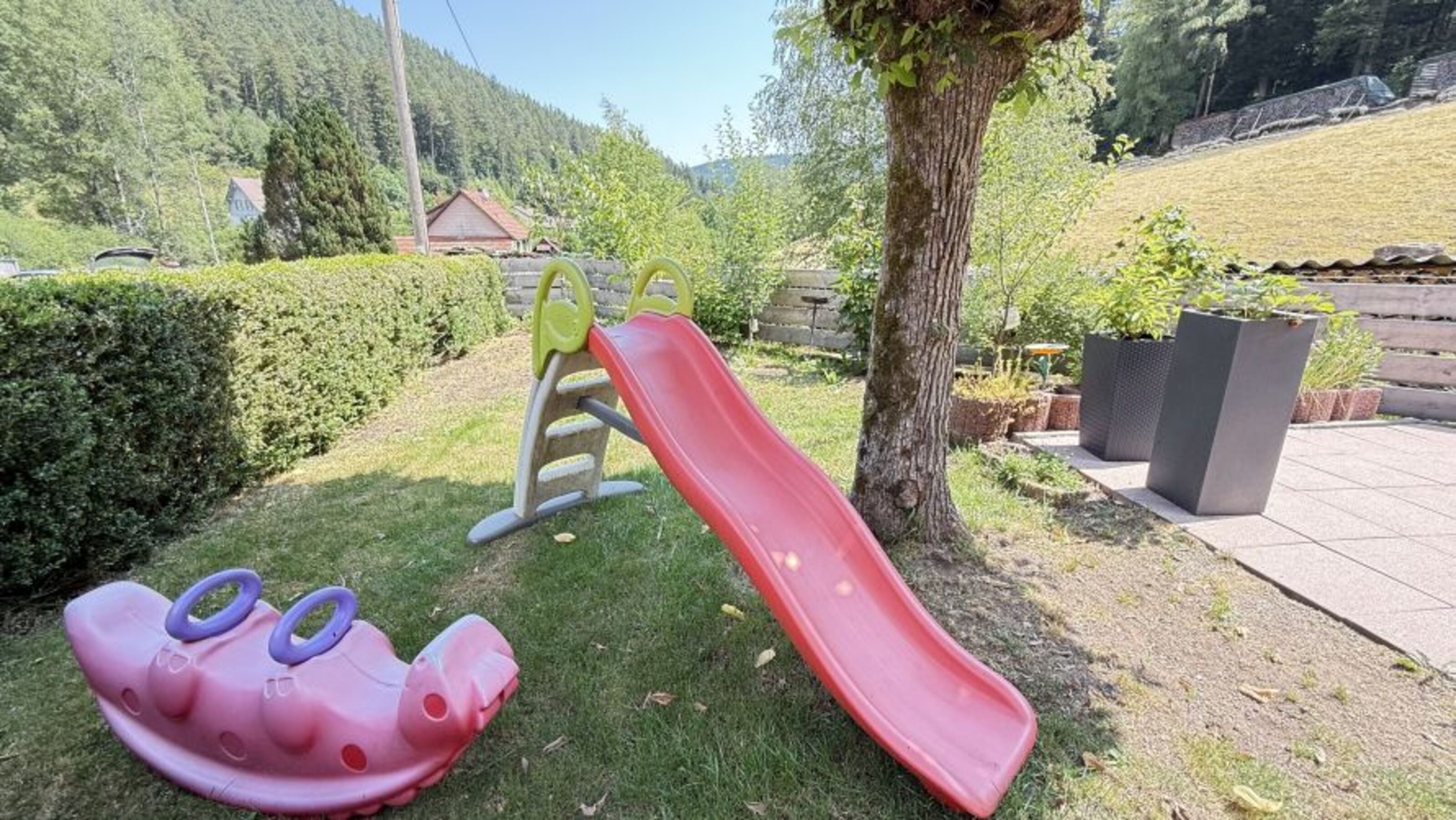 Geselligkeits Garten mit Spielplatz