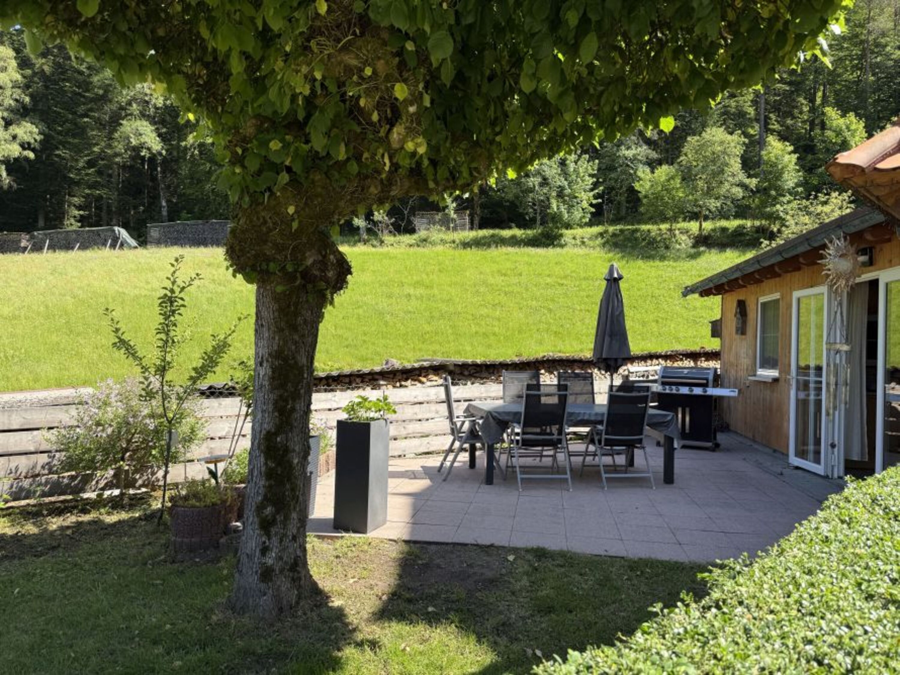 Geselligkeits Garten mit Spielplatz
