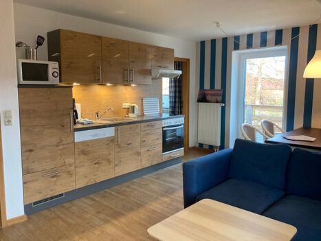 Wohnbereich mit Zugang zum Balkon