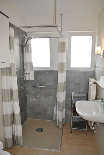Bad mit Dusch und WC