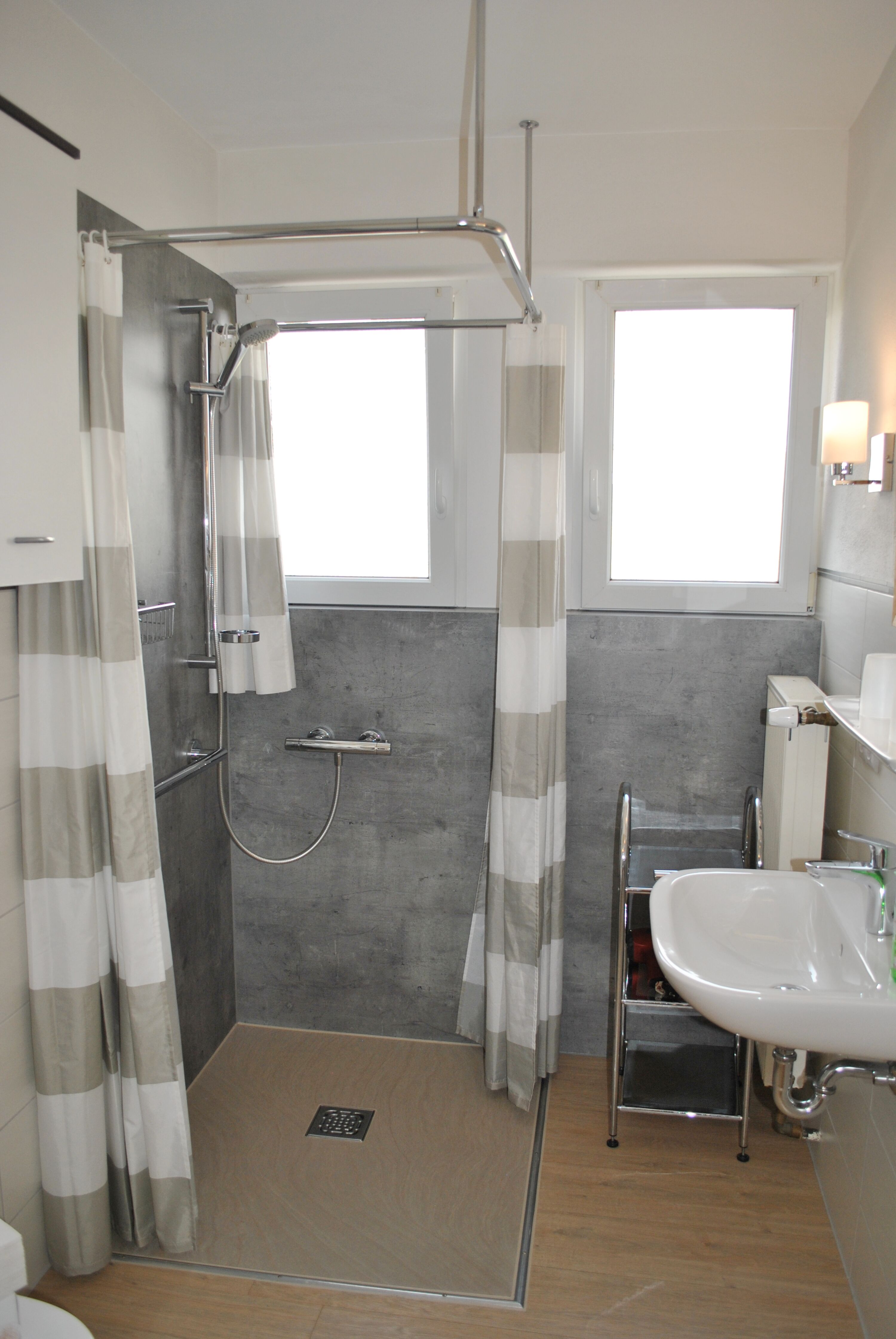 Bad mit Dusch und WC