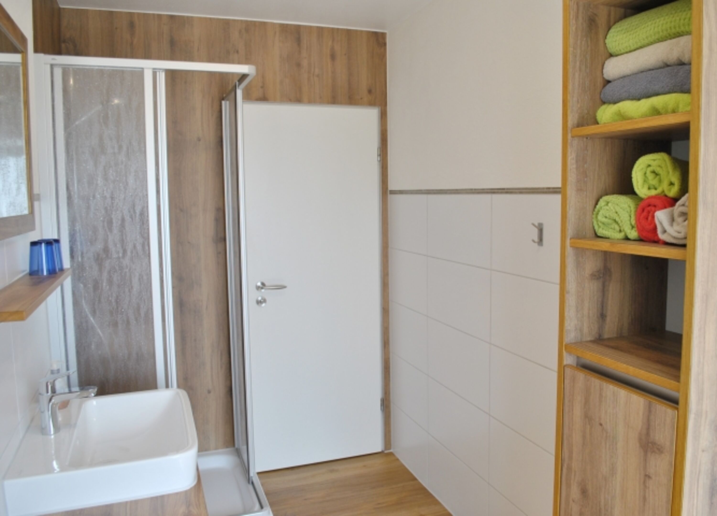 Bad mit Dusche und WC