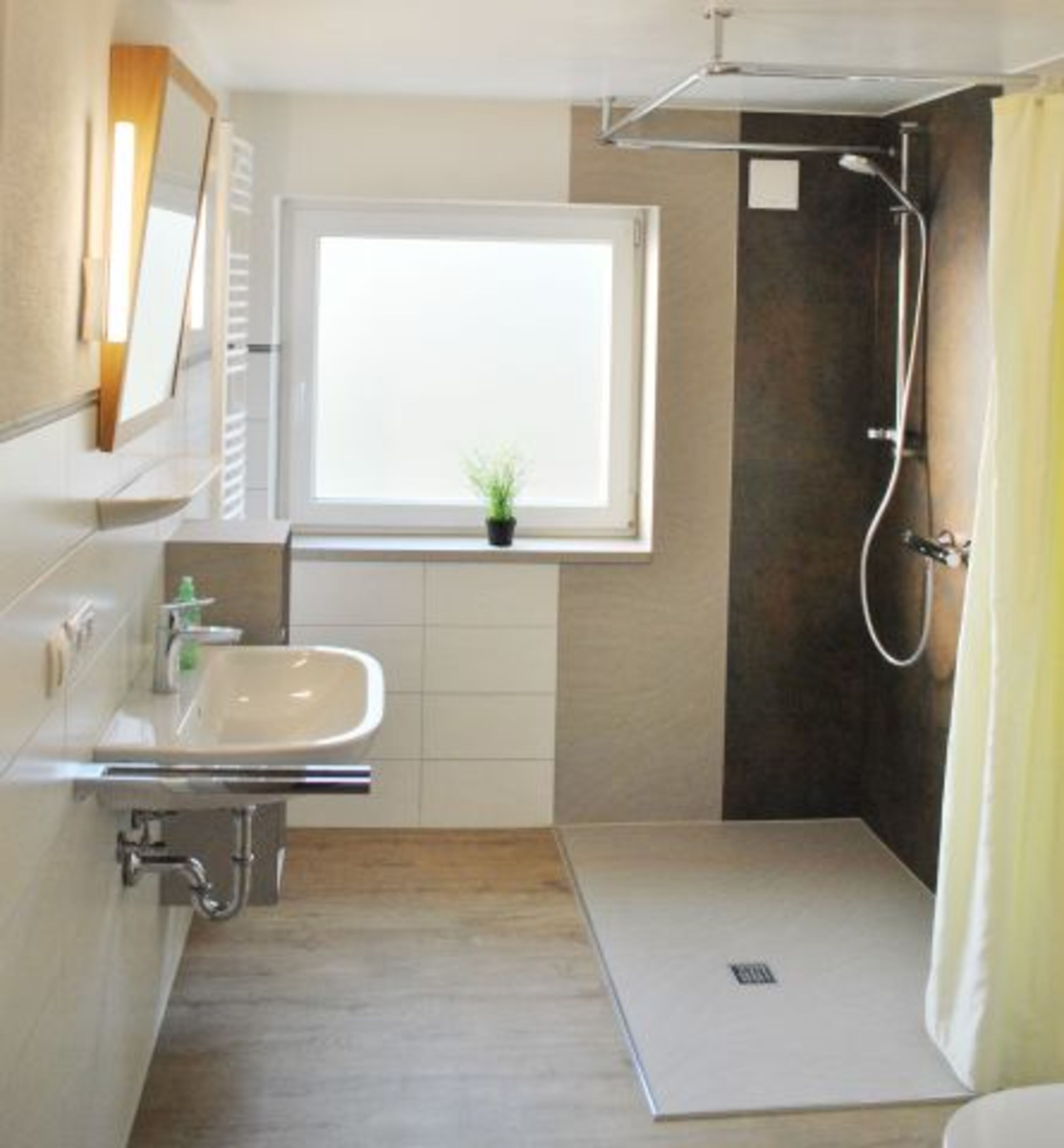 Wohnung B- Bad mit DU/WC
