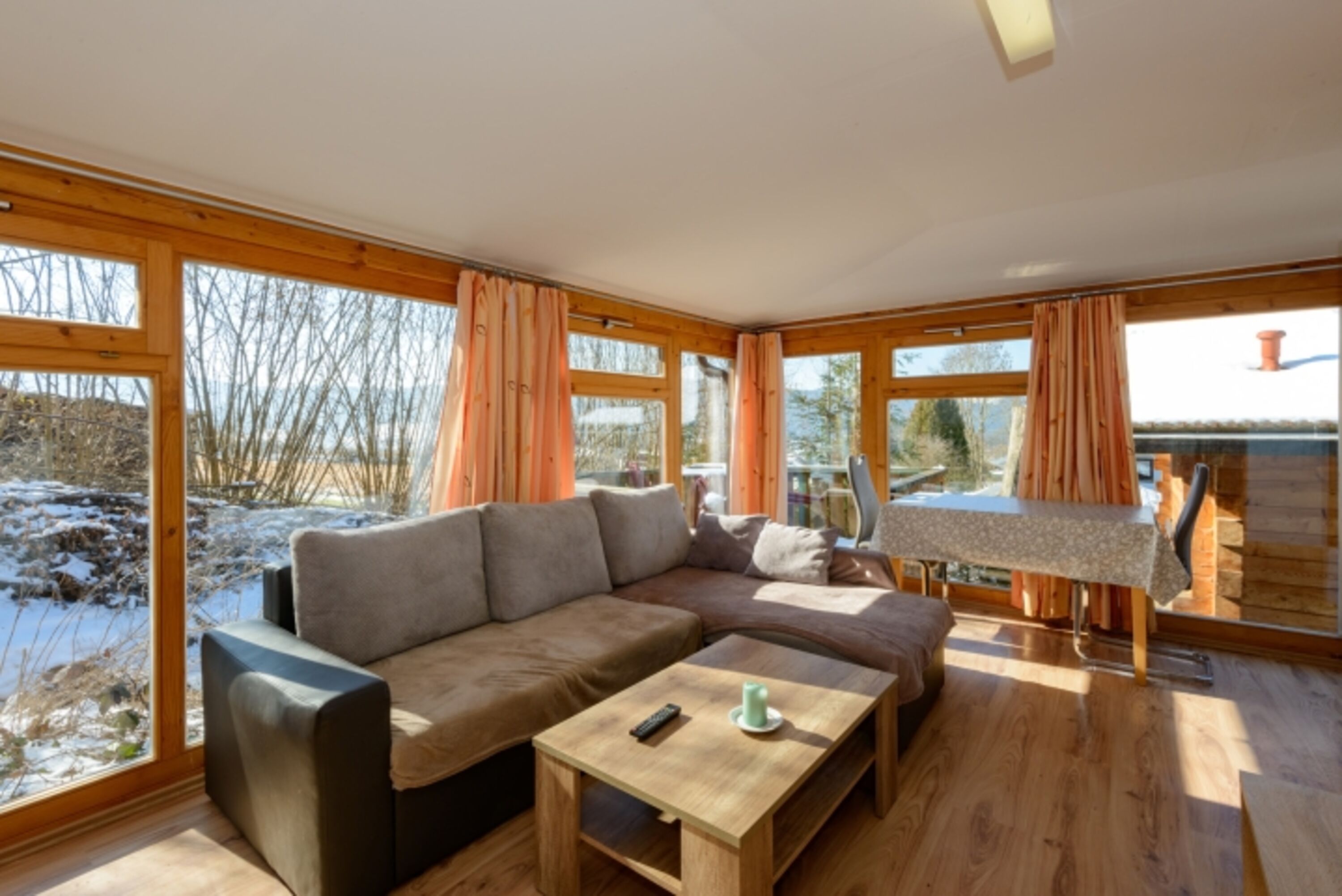 Ferienhütte Sonnenschein im Wintergarten Stil