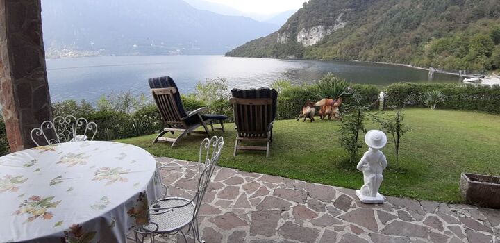 einmaliger Blick zum See