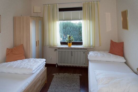 Schlafzimmer mit 2 Einzelbetten 