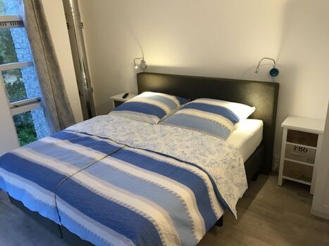 Schlafzimmer im OG mit Boxspringbett