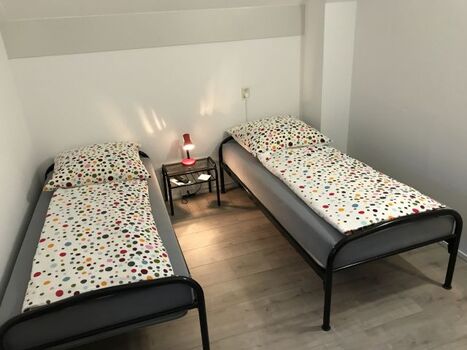 Schlafzimmer im OG mit zwei Einzelbetten