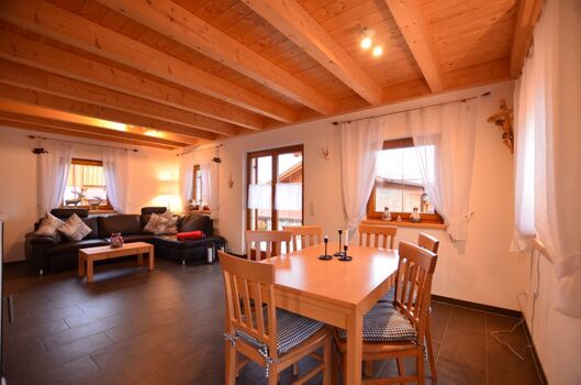 Gemütlicher offener Wohnbereich