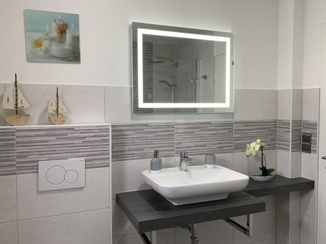 modernes Bad Obergeschoss