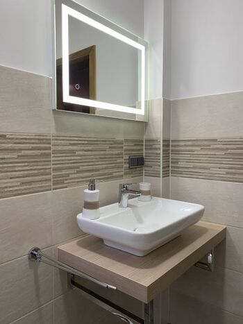 modernes Bad Erdgeschoss