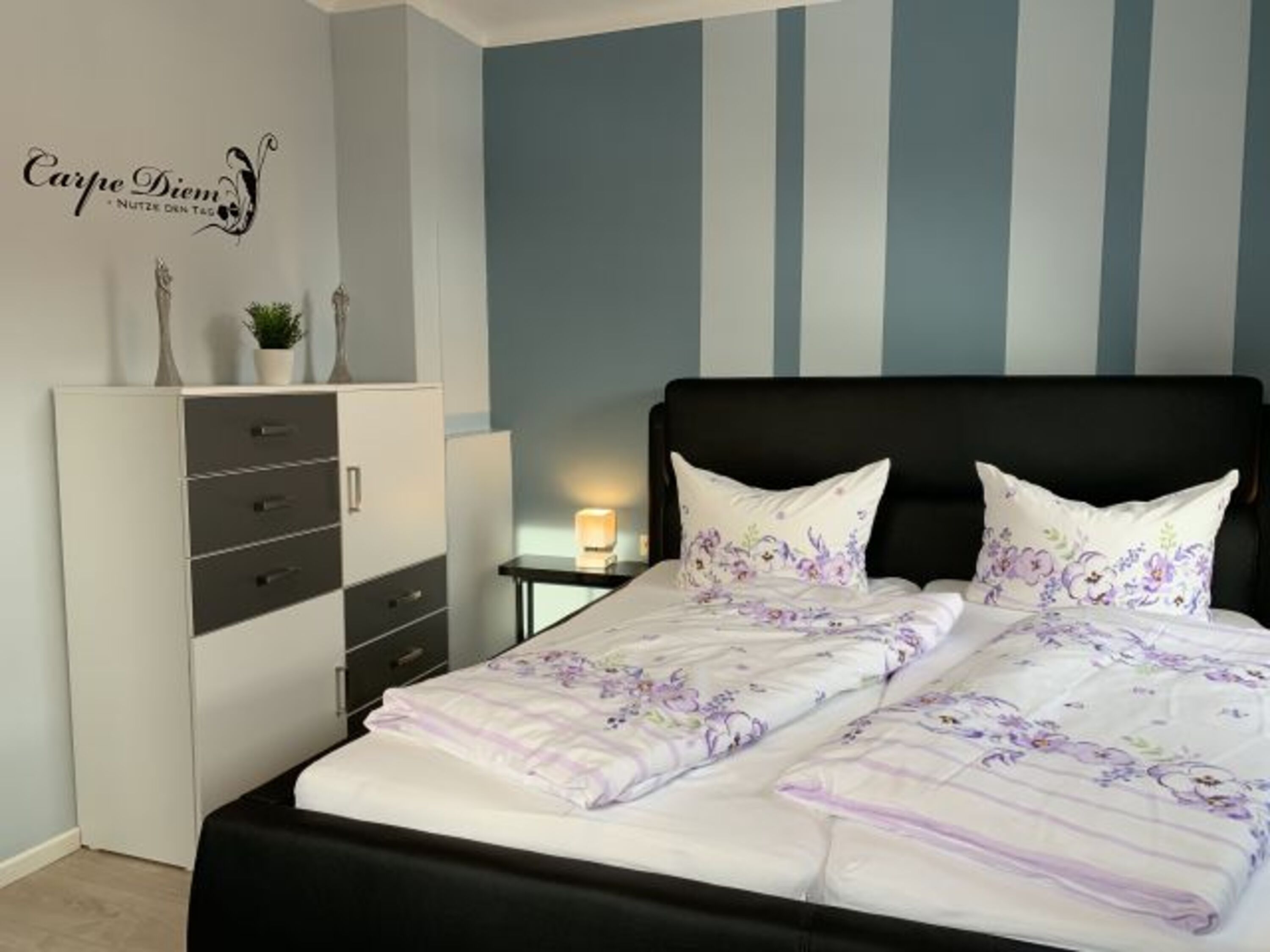 1. Schlafzimmer mit 180x200 Bett