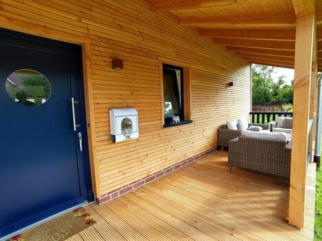 Veranda vorne mit Loungemöbeln