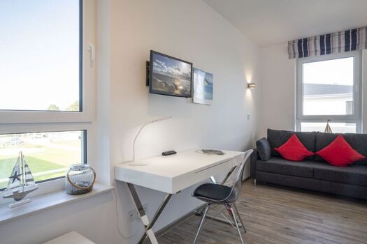 Gästezimmer mit Luxus-Schlafcouch und TV