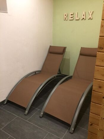Relaxliegen im Saunabereich