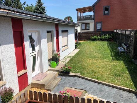 Garten und Hof eingezäunt