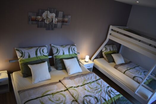 Etagenbett oben 90x200 und unten 140x200