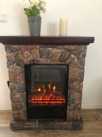 Elektrokamin (Knisterndes Feuer und Wärmequelle)