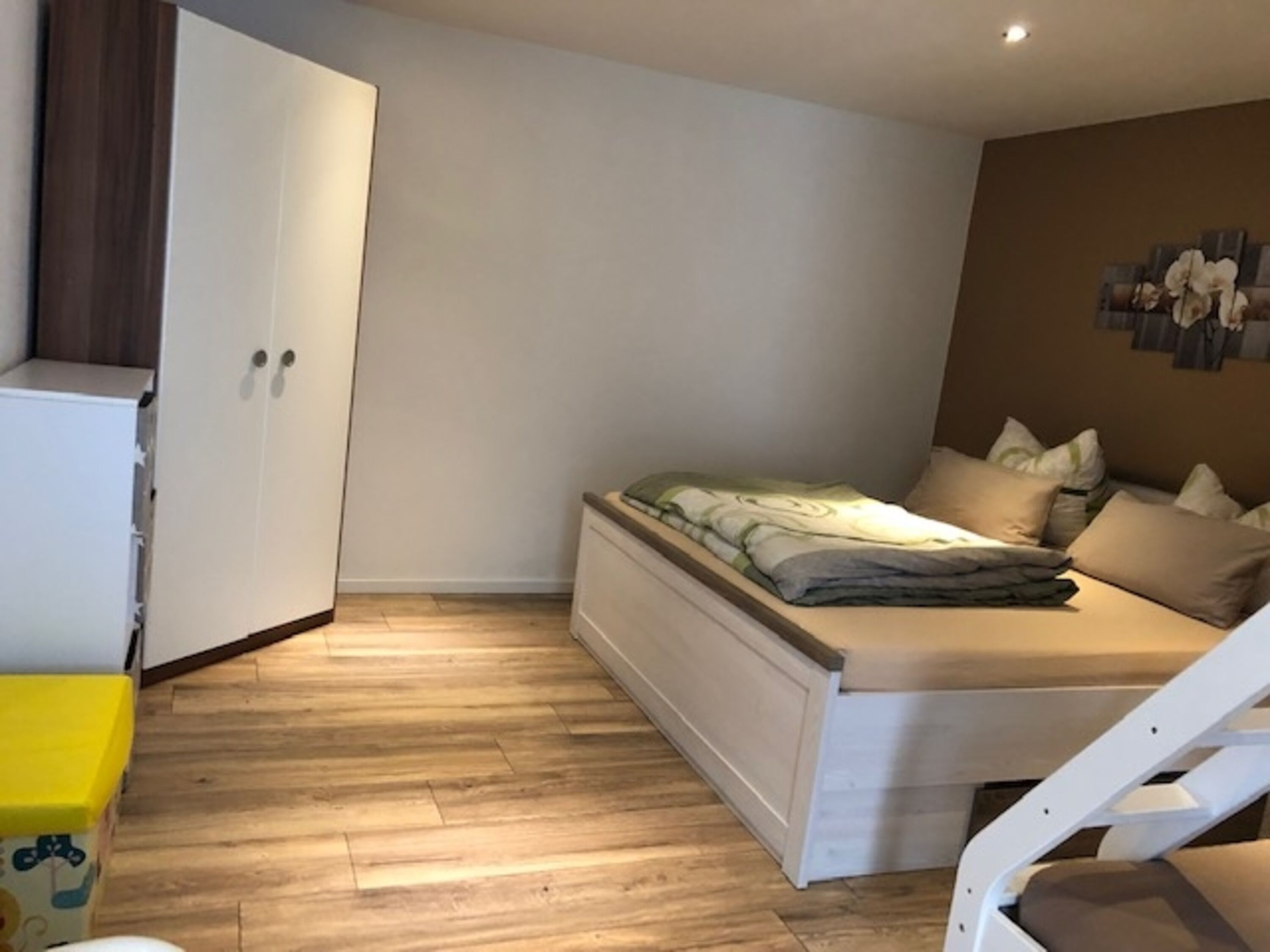 Schlafzimmer mit Doppelbett
