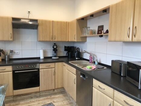 Geschirrspüler, Toaster, Kaffeemaschine, Padmaschine, Wasserkocher, Mikrowelle, Kühl-Gefrierkombi und vieles mehr