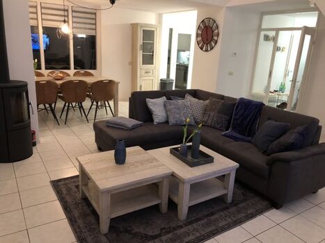 und gemütlichem Sofa und Longchaire