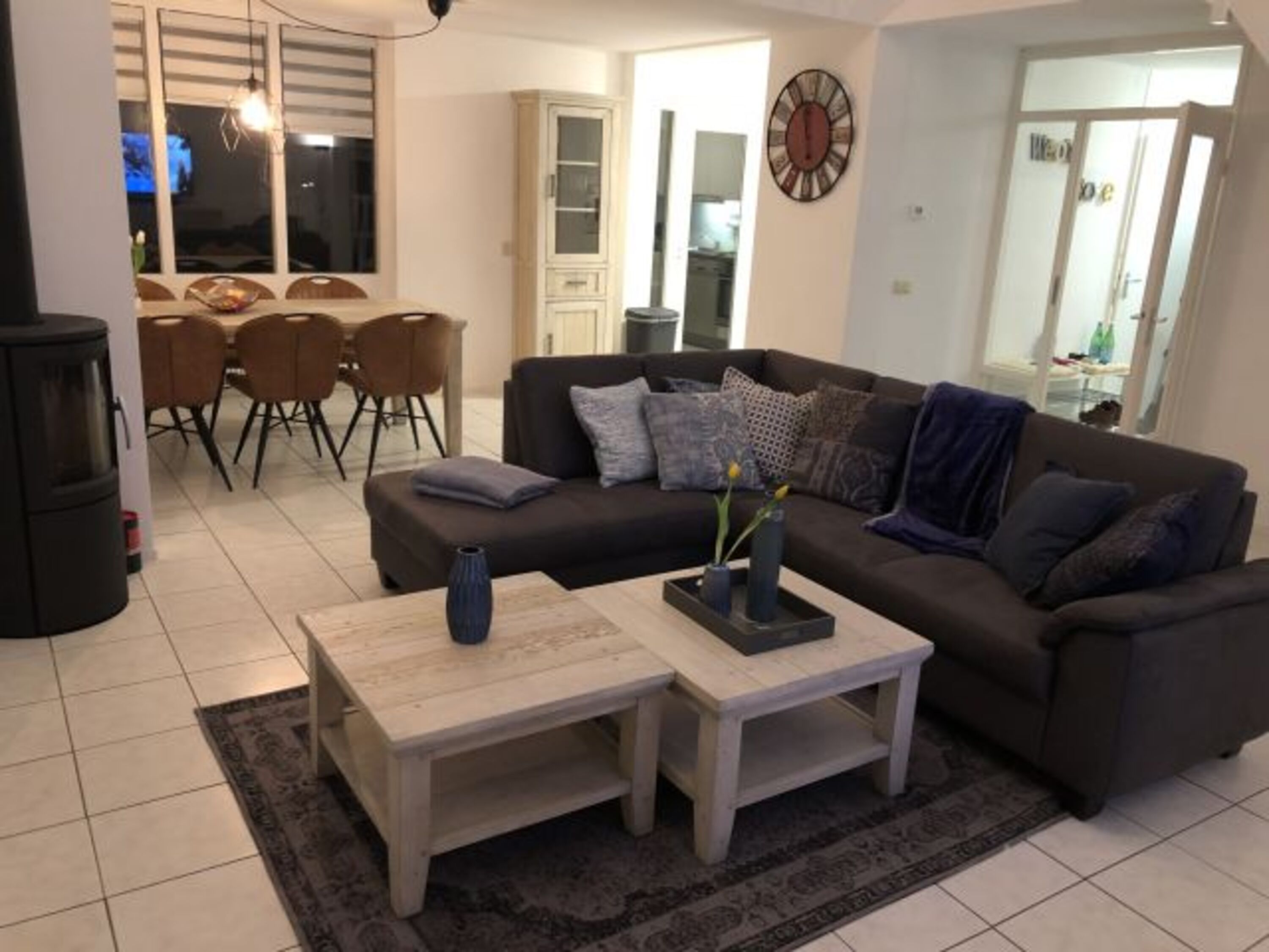 und gemütlichem Sofa und Longchaire