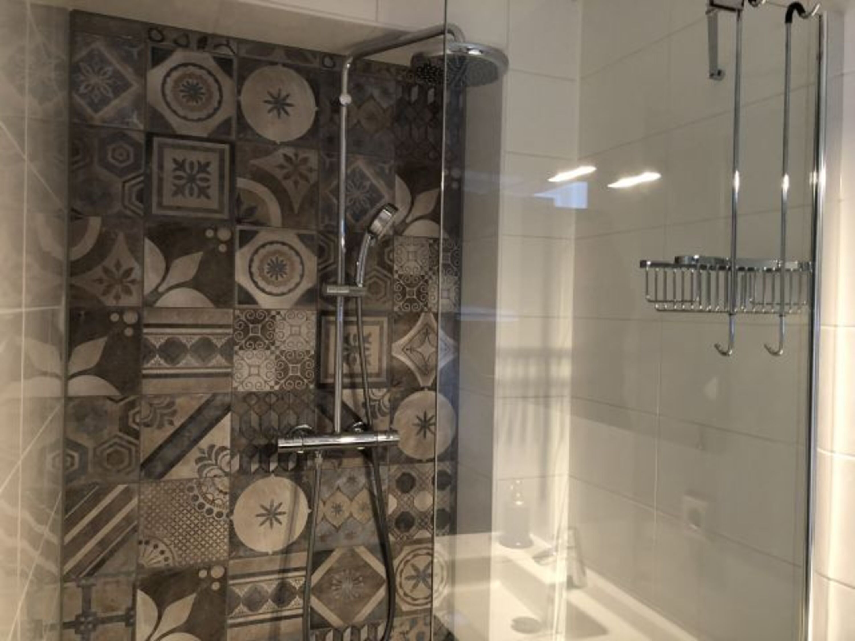 mit begehbarer Regendusche