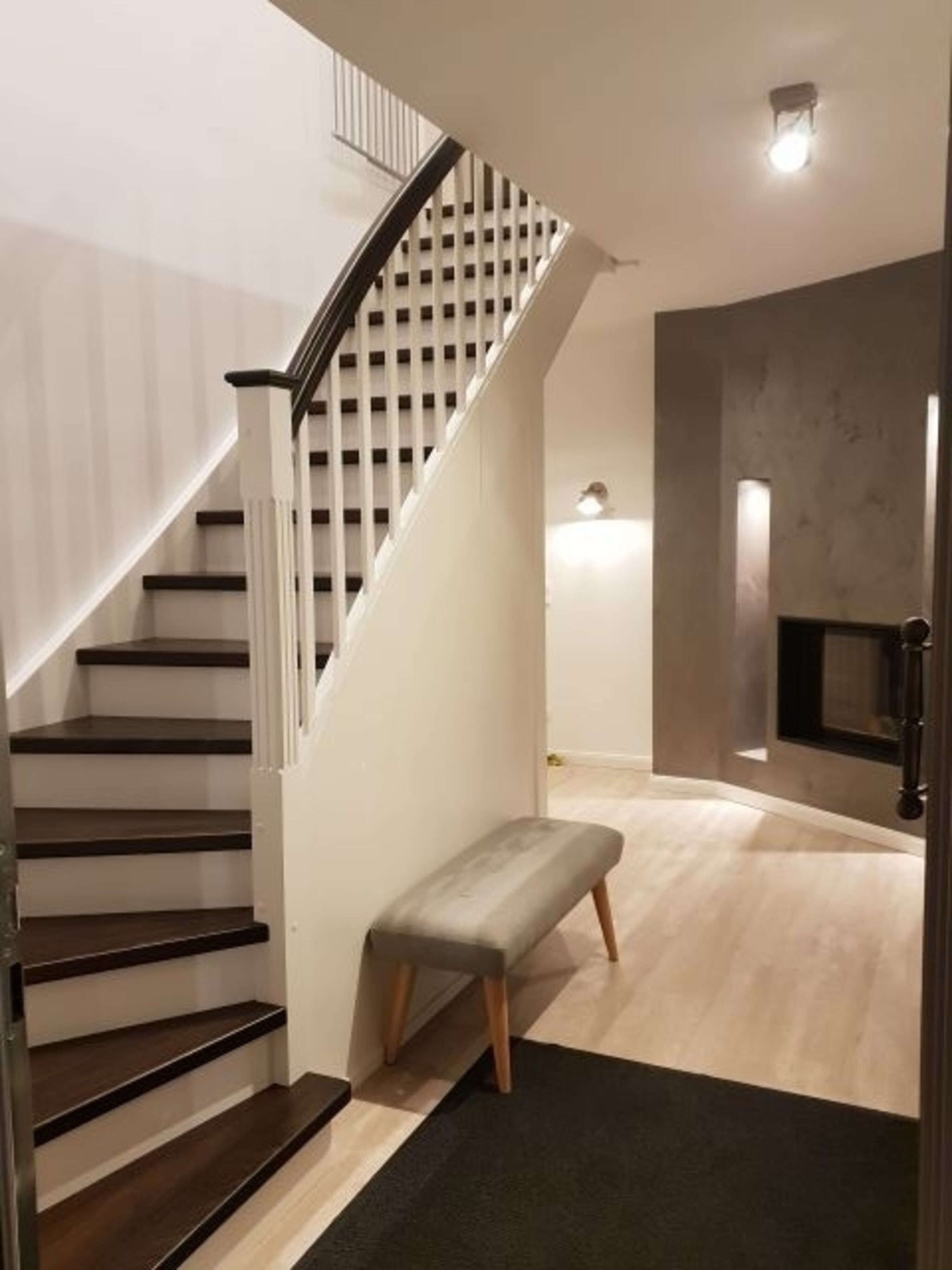 Flur mit Treppen 