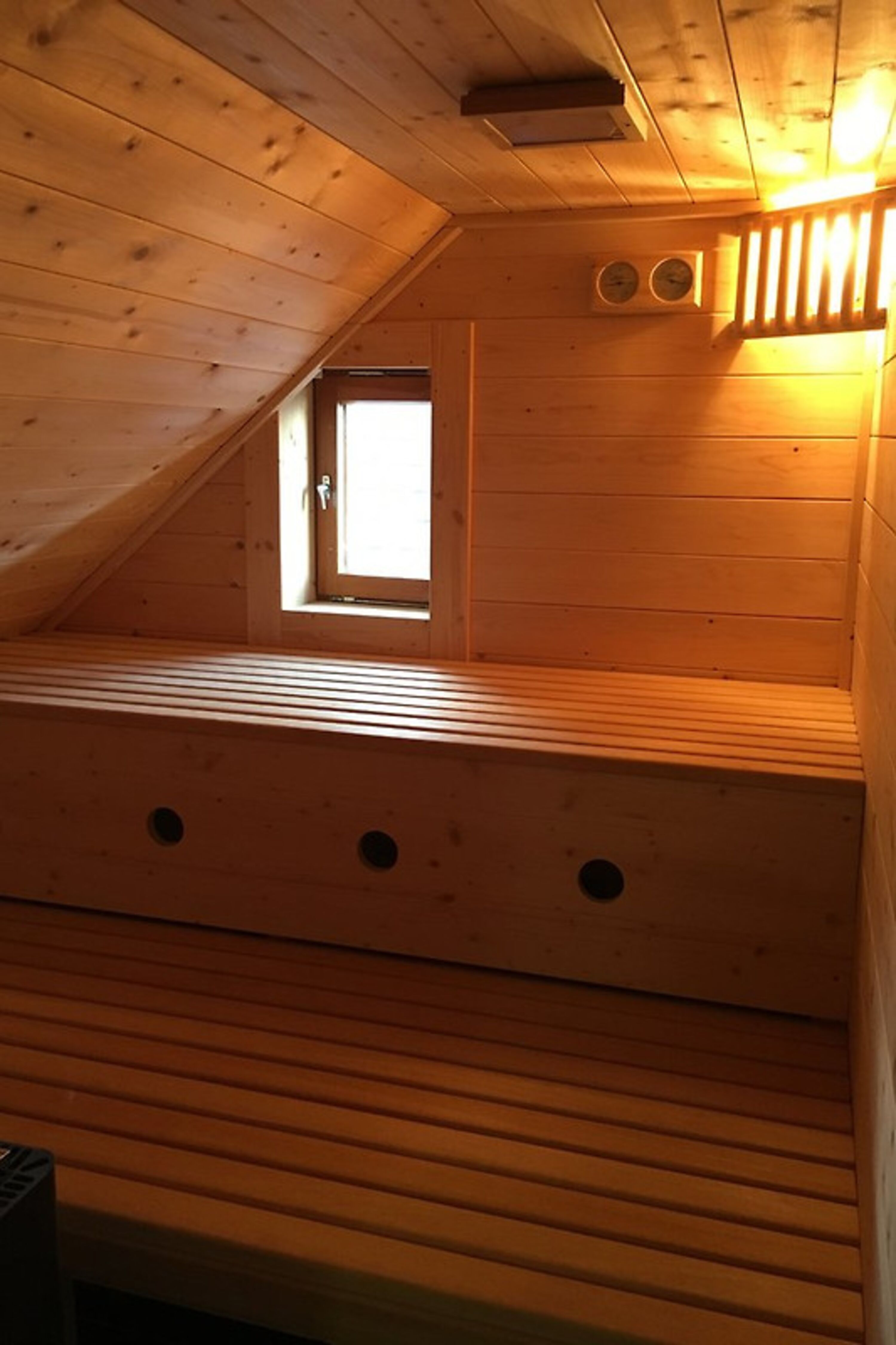 Sauna im 1. Stock neben Schlafzimmer 1 (Sauna mit Münzzähler direkt vor Ort).