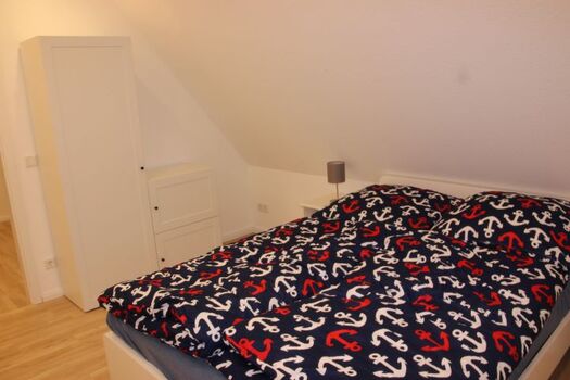 Eines von 2 gleichgroßen Schlafzimmern im OG