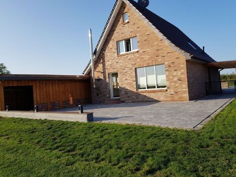 Großzügige Terrasse zum Entspannen 