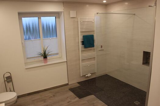 Große offene  Dusche