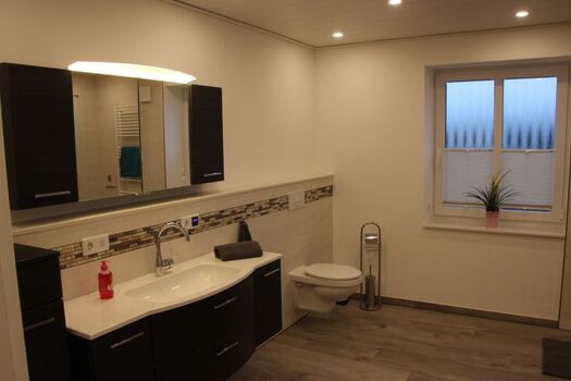 Größzügiges Bad mit Fußbodenheizung 