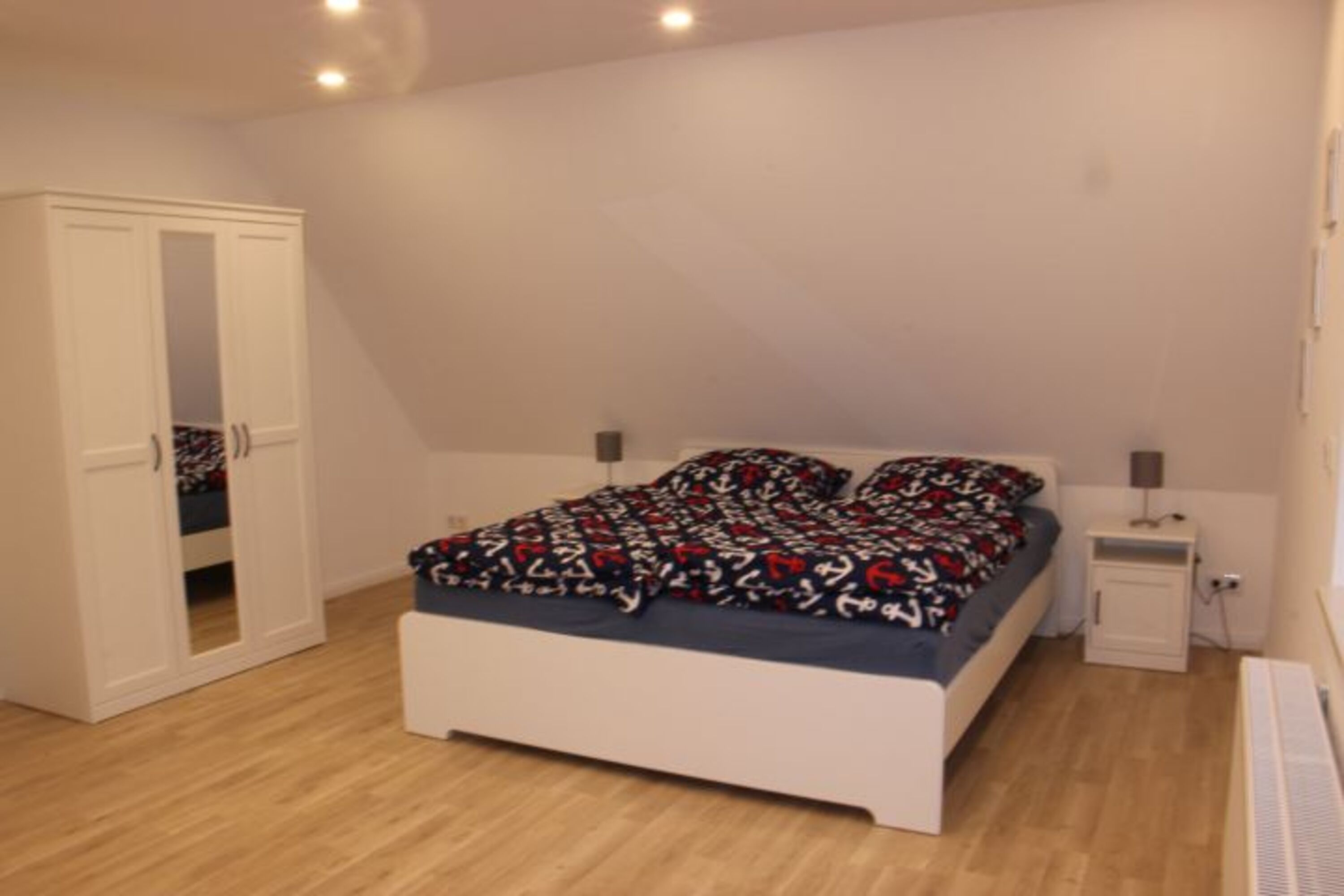 Großes Schafzimmer mit TV im OG