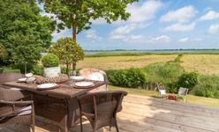 Ferienhaus mit großer Terrasse und 2 Schlafzimmern am Botsc ...