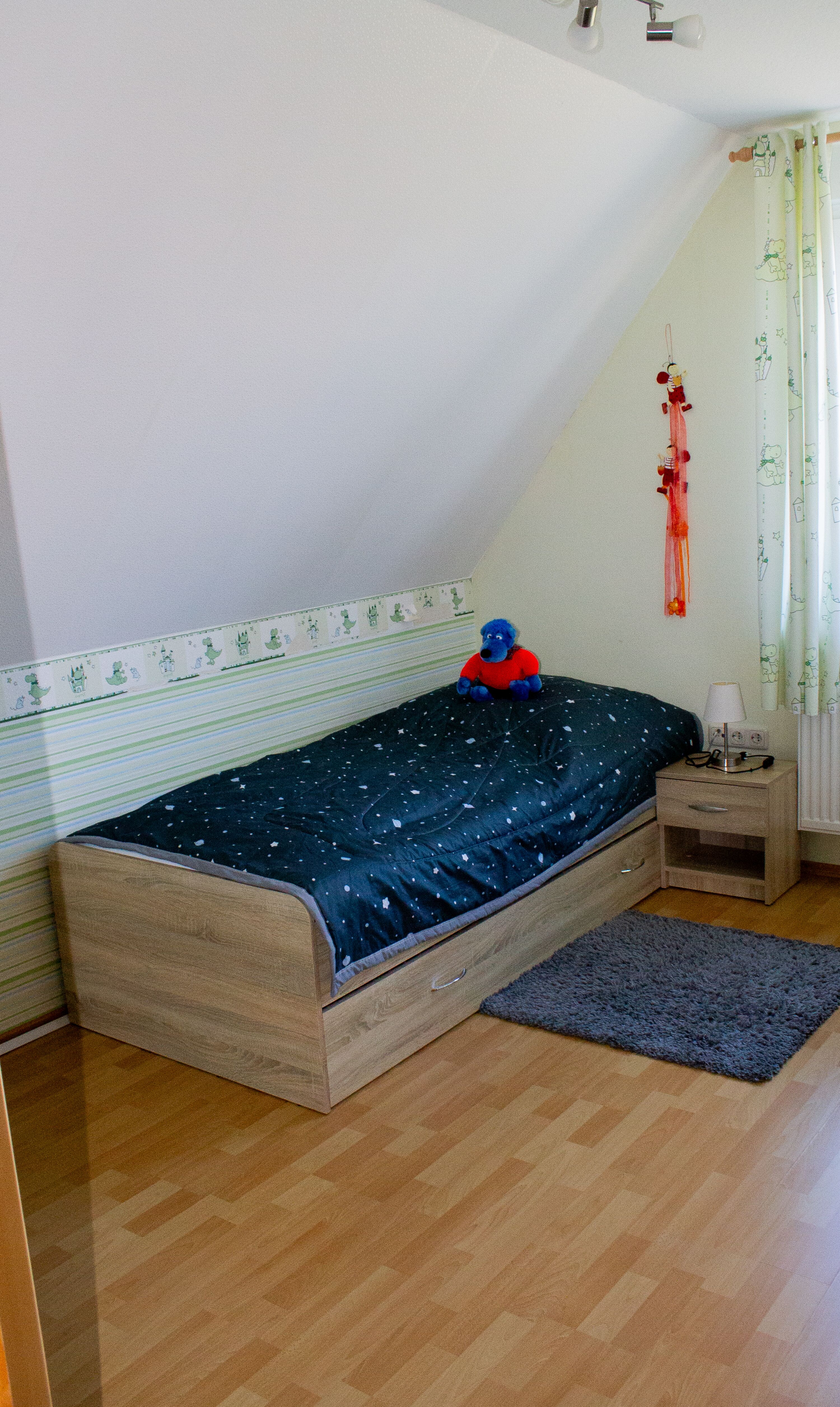 Kinderzimmer (Bett ausziehbar für ein weiteres Kind)