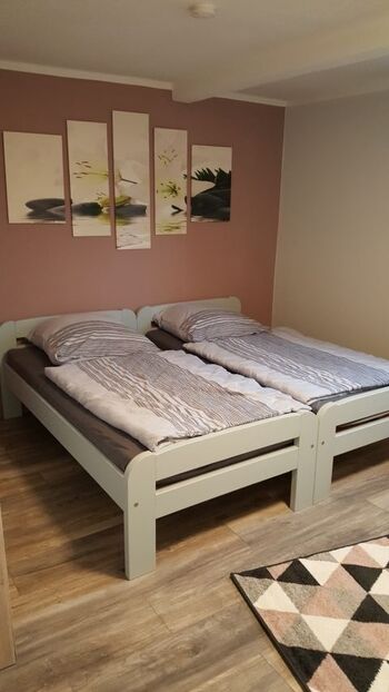 Schlafzimmer 1