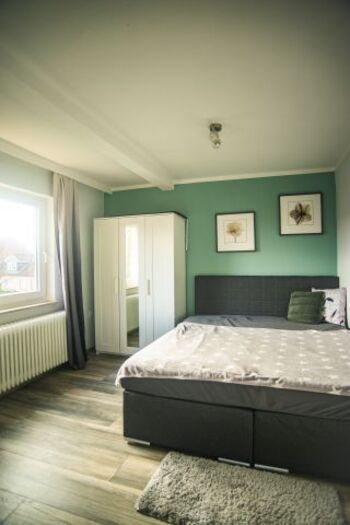 Schlafzimmer 2 mit Boxspringbett