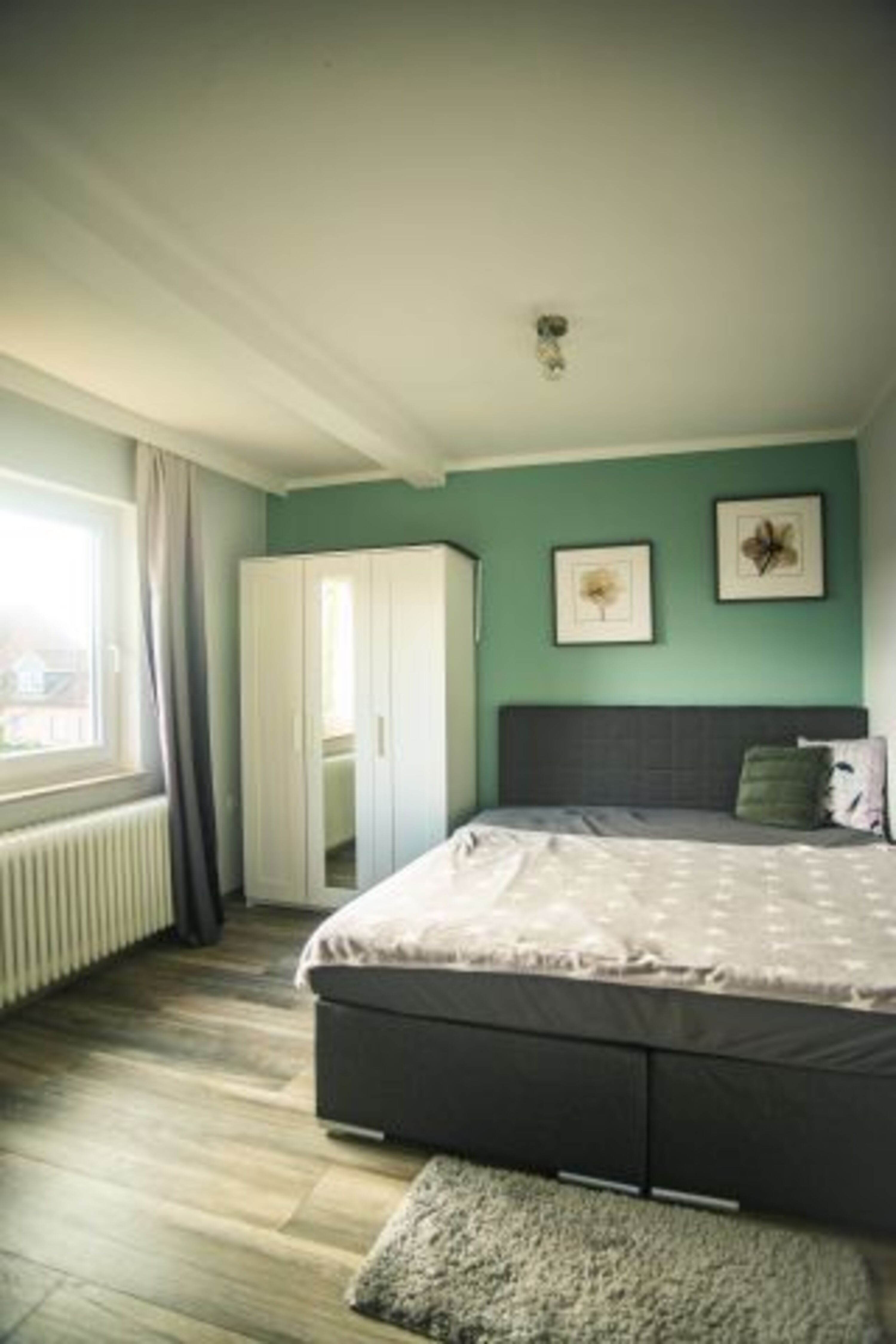 Schlafzimmer 2 mit Boxspringbett