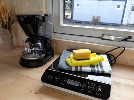 weitere Küchenausstattung, den Kühlschrank gibt es auch