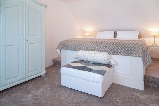 Schlafzimmer mit Doppelbett