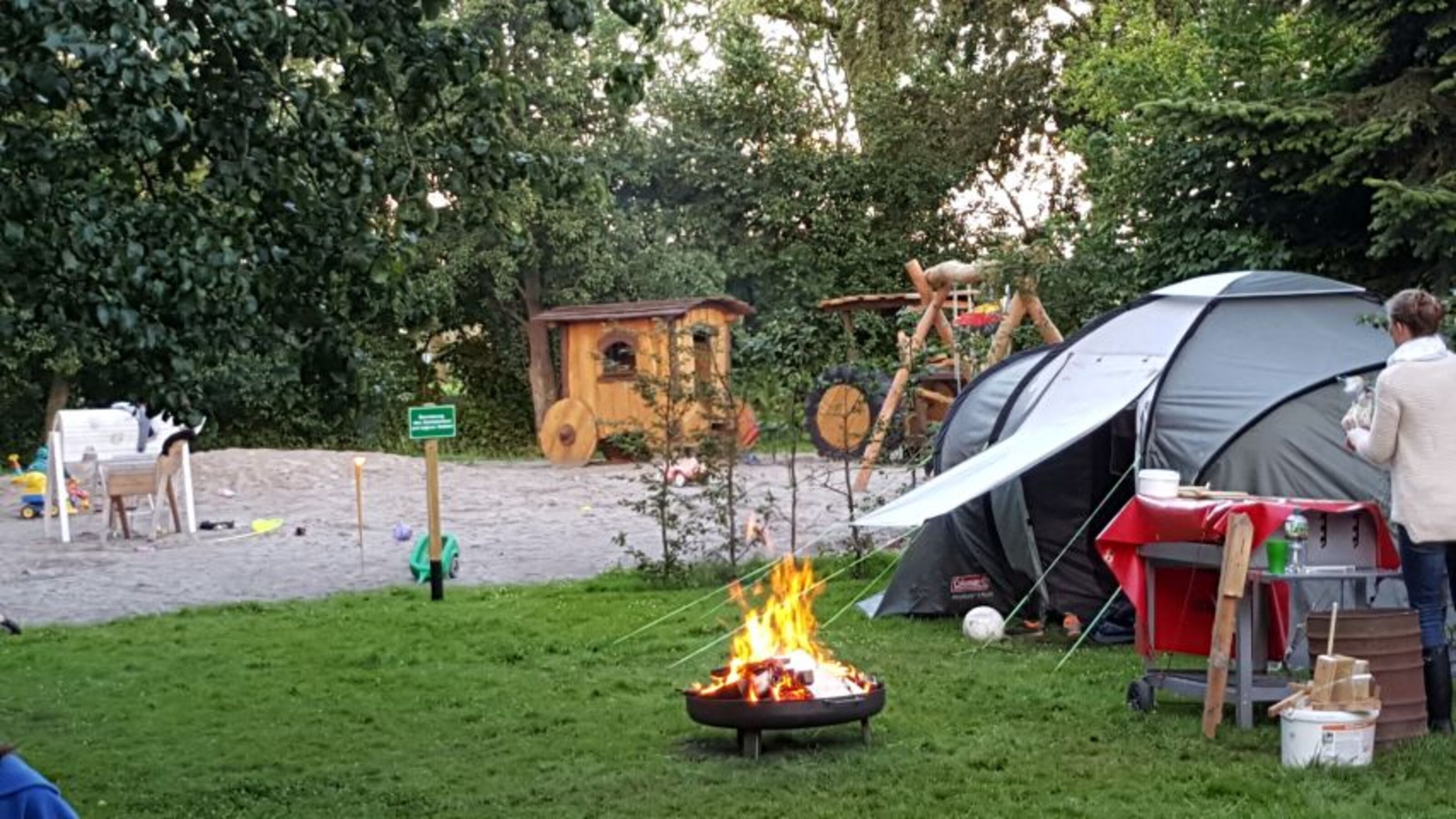 Zelter am Spielplatz